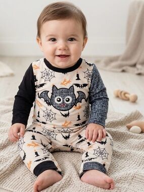 🌸Spooky Bat and Web Print Bodysuit